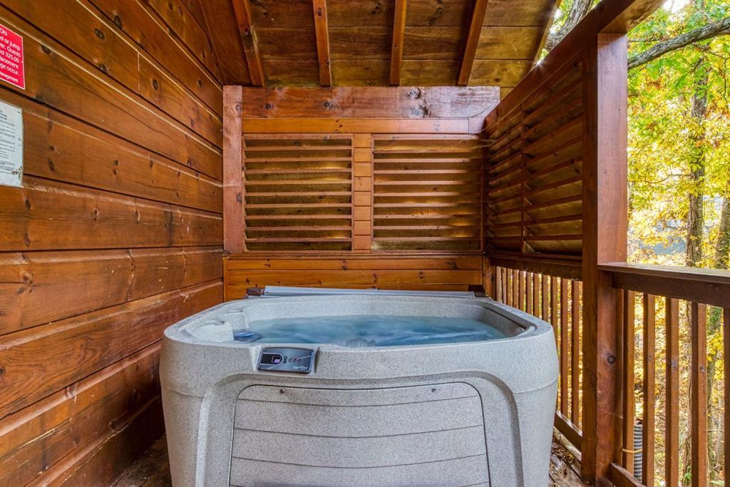 The Nut House, Hot Tub, Game Room, Wifi, 1089 Free Tickets Each Paid Day, Dollywood And More! 비둘기 포지 외부 사진