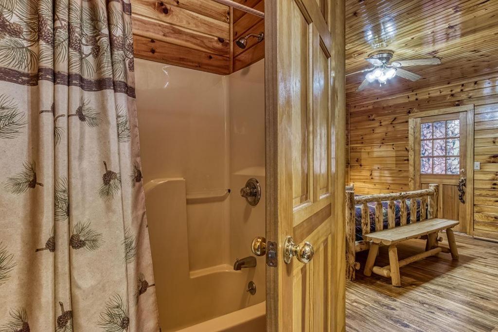 The Nut House, Hot Tub, Game Room, Wifi, 1089 Free Tickets Each Paid Day, Dollywood And More! 비둘기 포지 외부 사진