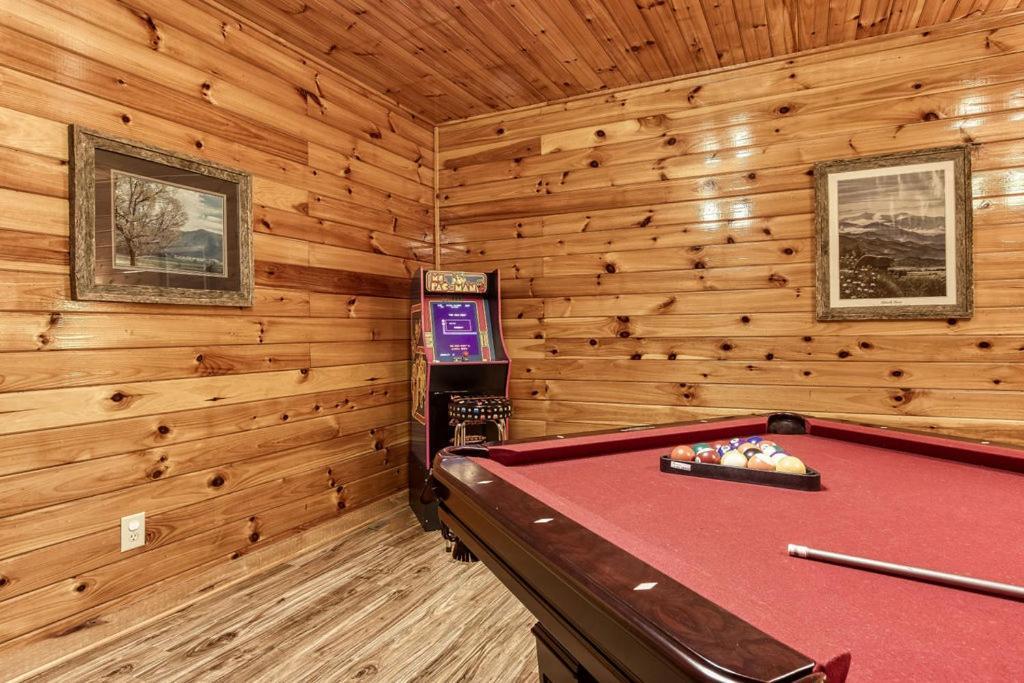 The Nut House, Hot Tub, Game Room, Wifi, 1089 Free Tickets Each Paid Day, Dollywood And More! 비둘기 포지 외부 사진